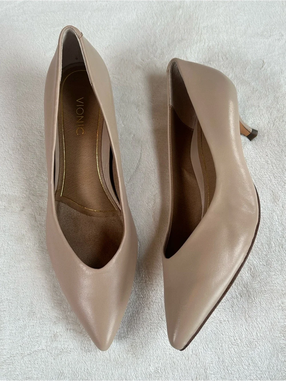 Vionic Josie Classic Pointed-Toe Kitten Heels Pumps Nude/Beige Women’s Size 7.5